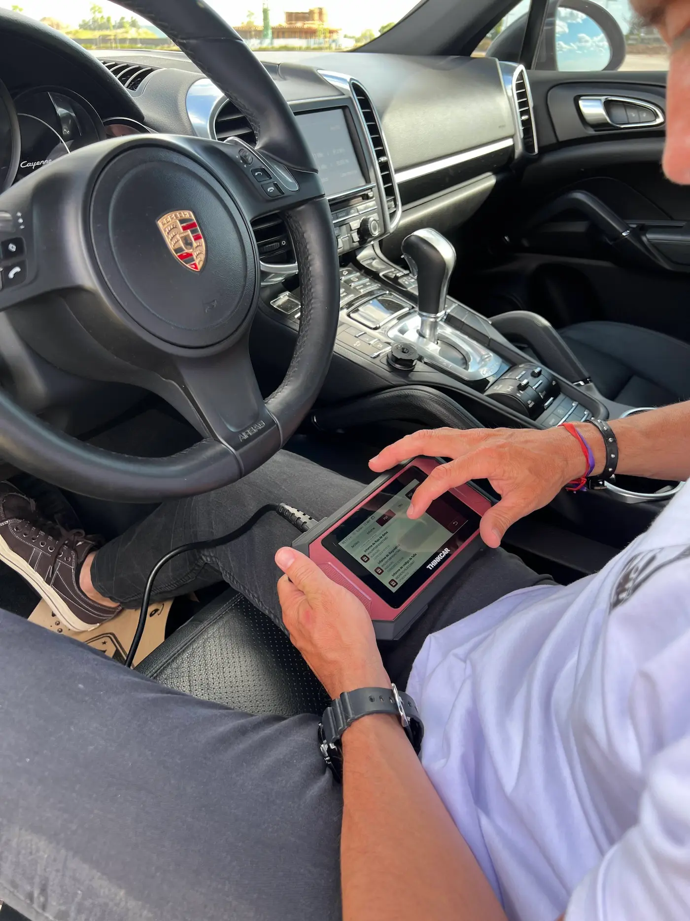 Diagnóstico con escáner profesional realizado por Ride Check